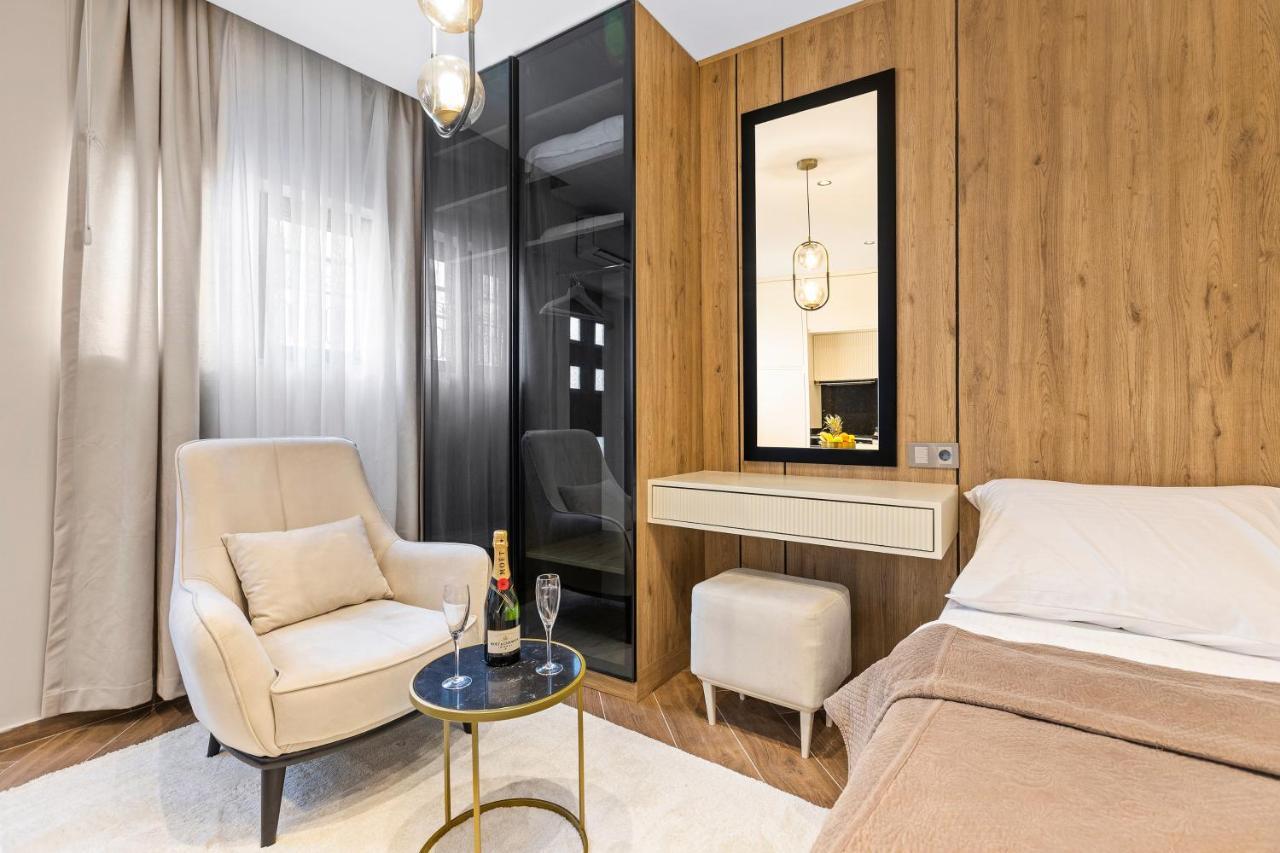 Dekaderon Lux Apartments كوتور المظهر الخارجي الصورة