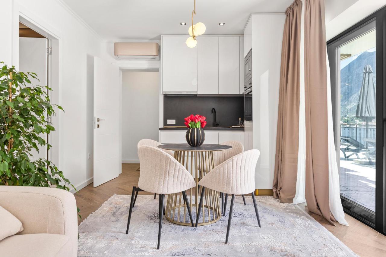 Dekaderon Lux Apartments كوتور المظهر الخارجي الصورة