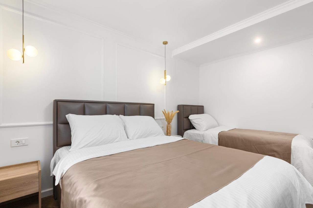 Dekaderon Lux Apartments كوتور المظهر الخارجي الصورة