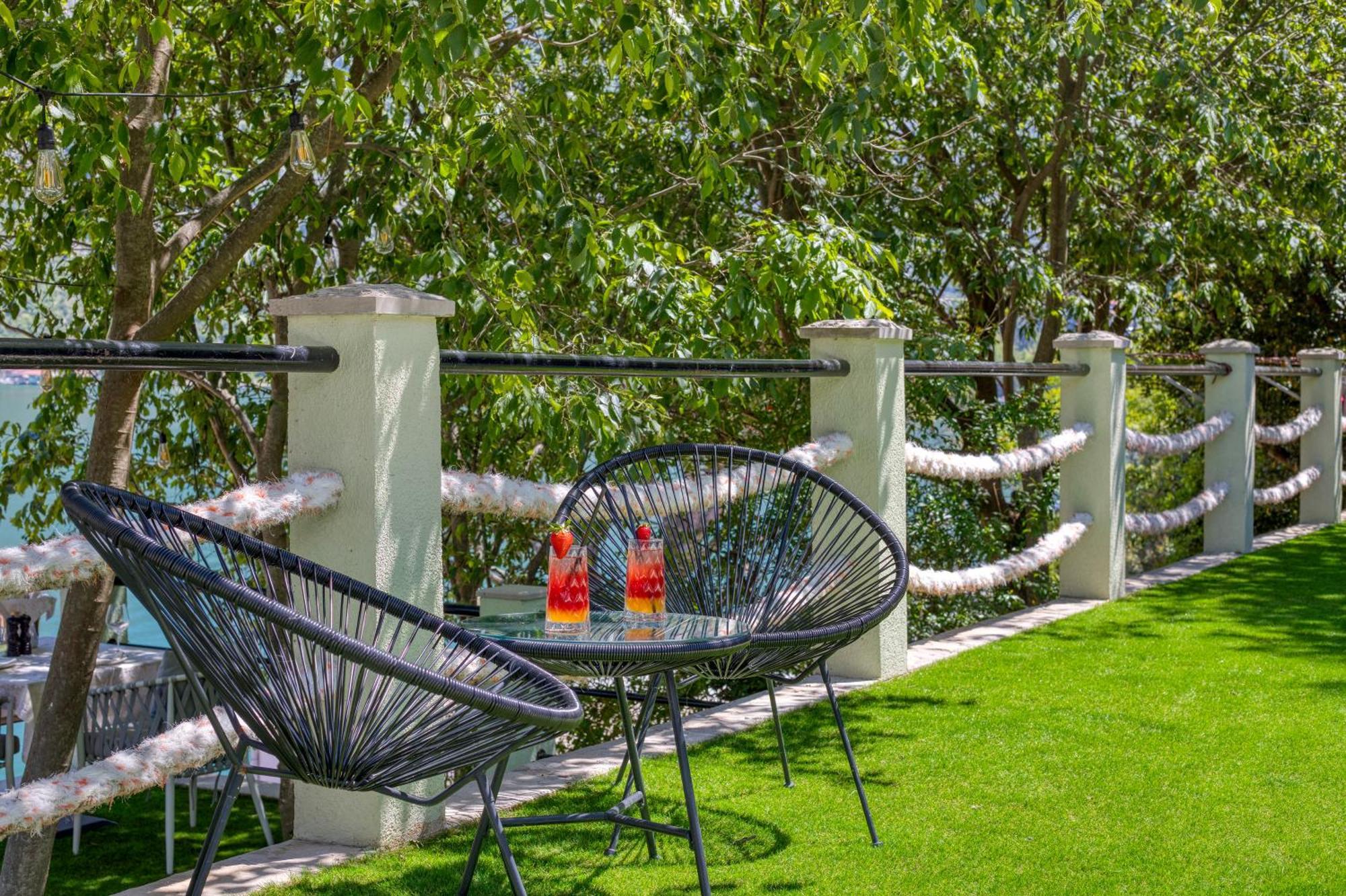 Dekaderon Lux Apartments كوتور المظهر الخارجي الصورة