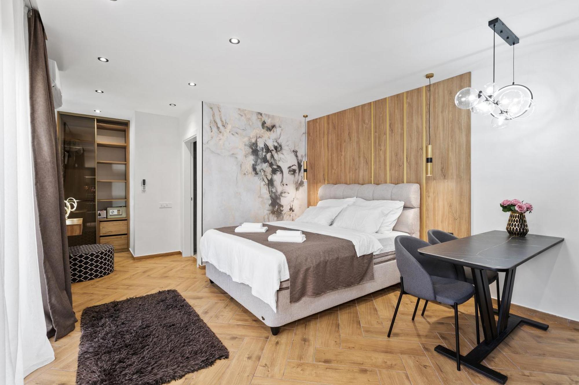 Dekaderon Lux Apartments كوتور المظهر الخارجي الصورة