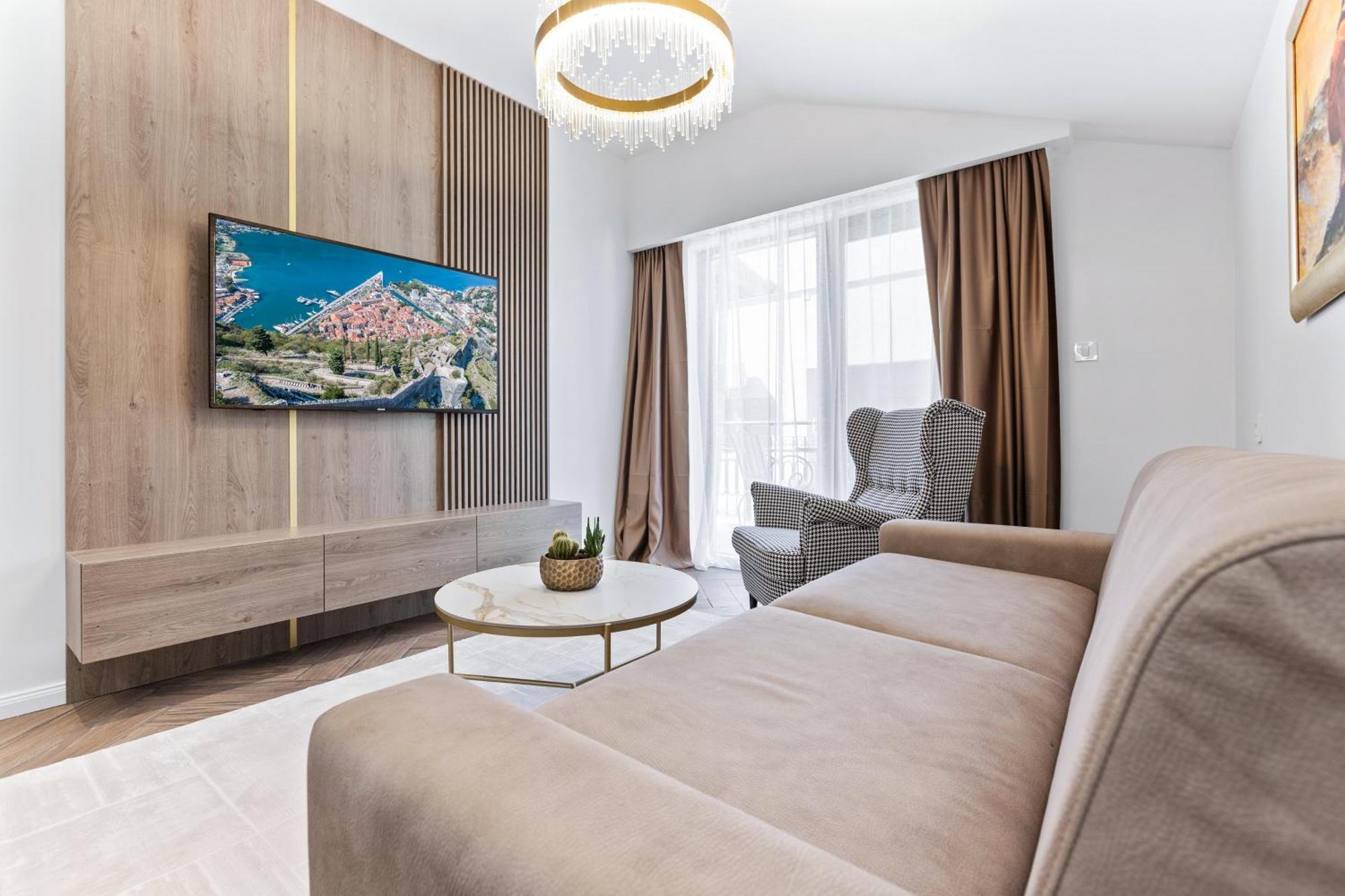 Dekaderon Lux Apartments كوتور المظهر الخارجي الصورة