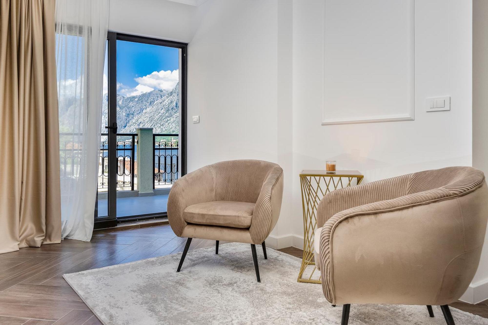 Dekaderon Lux Apartments كوتور المظهر الخارجي الصورة