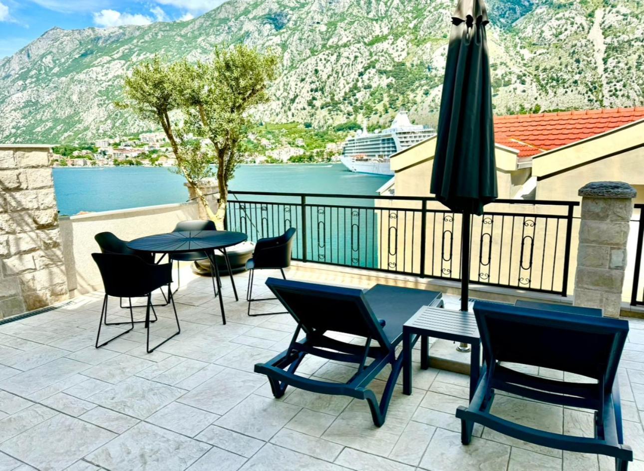Dekaderon Lux Apartments كوتور المظهر الخارجي الصورة